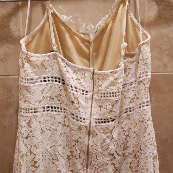 White lace dress, midi, size 10, criss cross strap - Picture 4 of 6